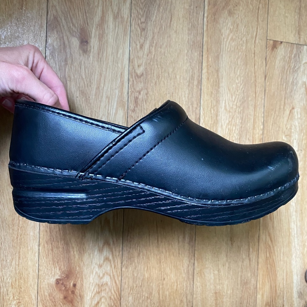 Dansko professional clogs in black leather EU 39 US 8